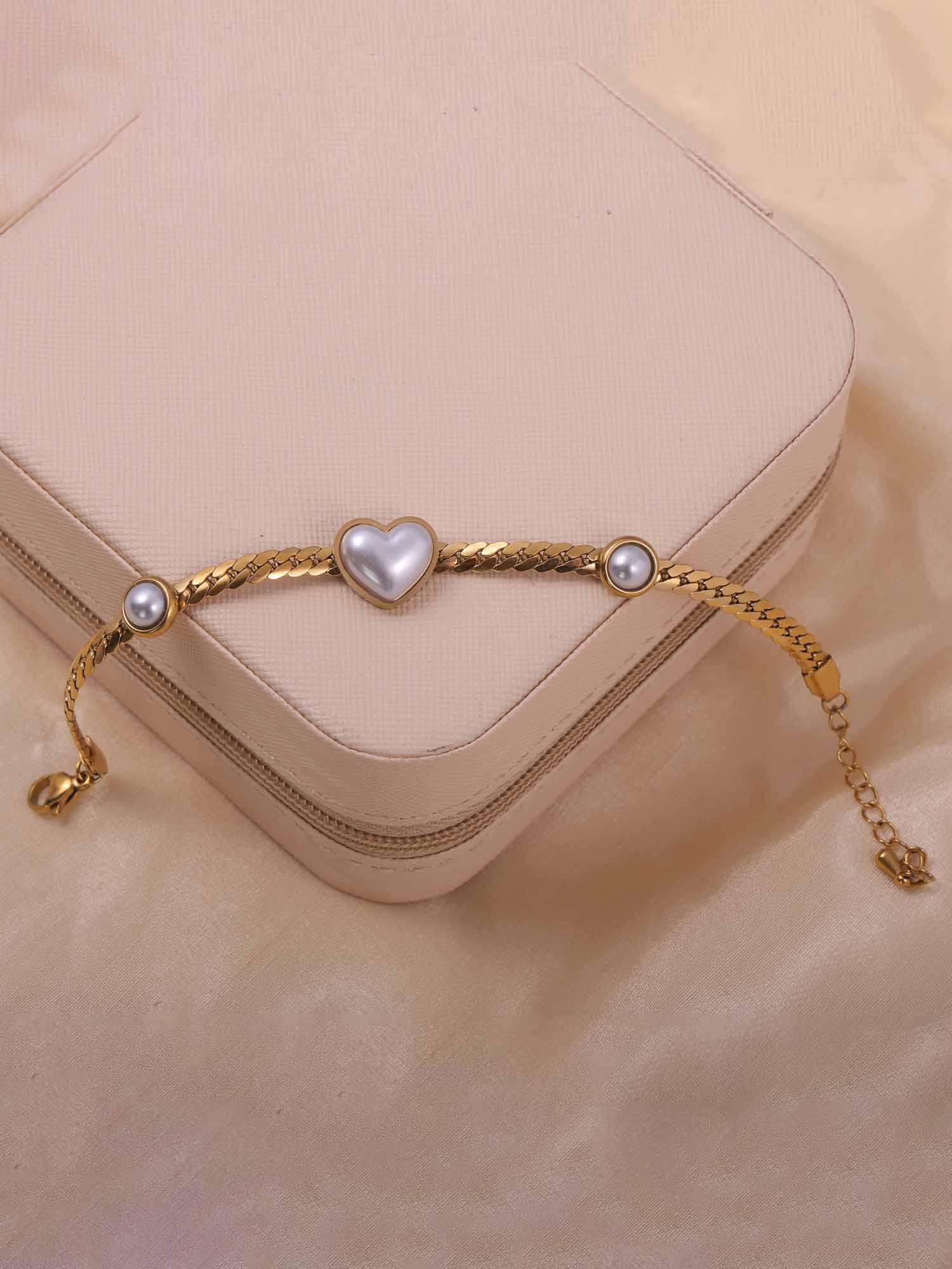 Lustro Pearl Heart Anti-Tarnish Bracelet