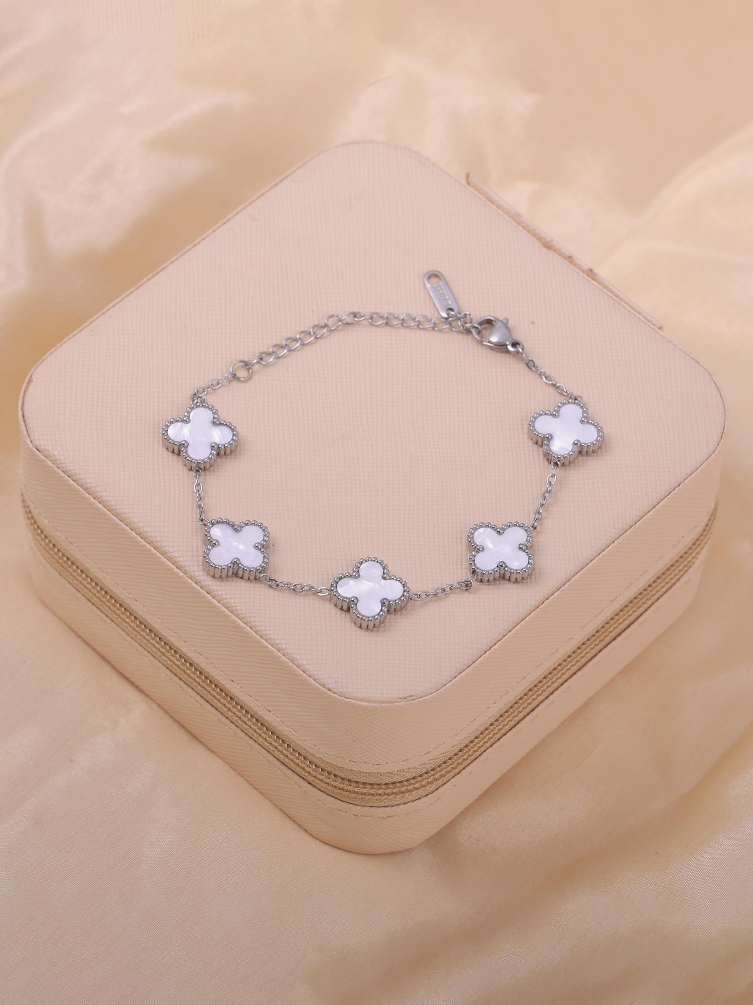 Pure Aura White Clover Silver Anti-Tarnish Bracelet