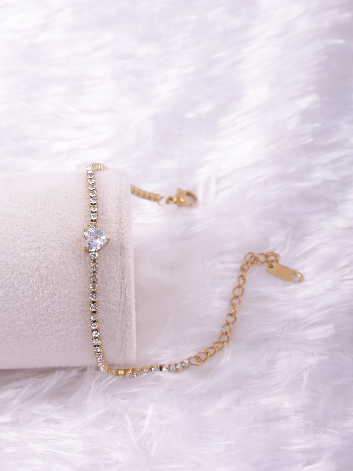 Luxe Gleam Heart-Cut Diamond Anti-Tarnish Bracelet