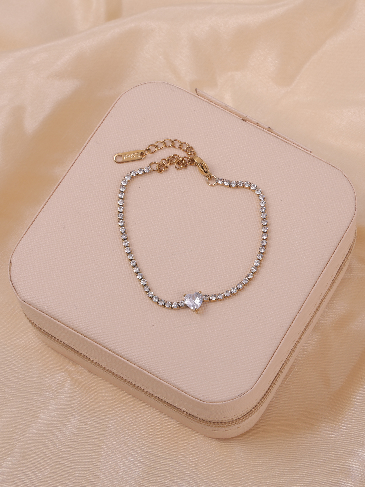 Luxe Gleam Heart-Cut Diamond Anti-Tarnish Bracelet