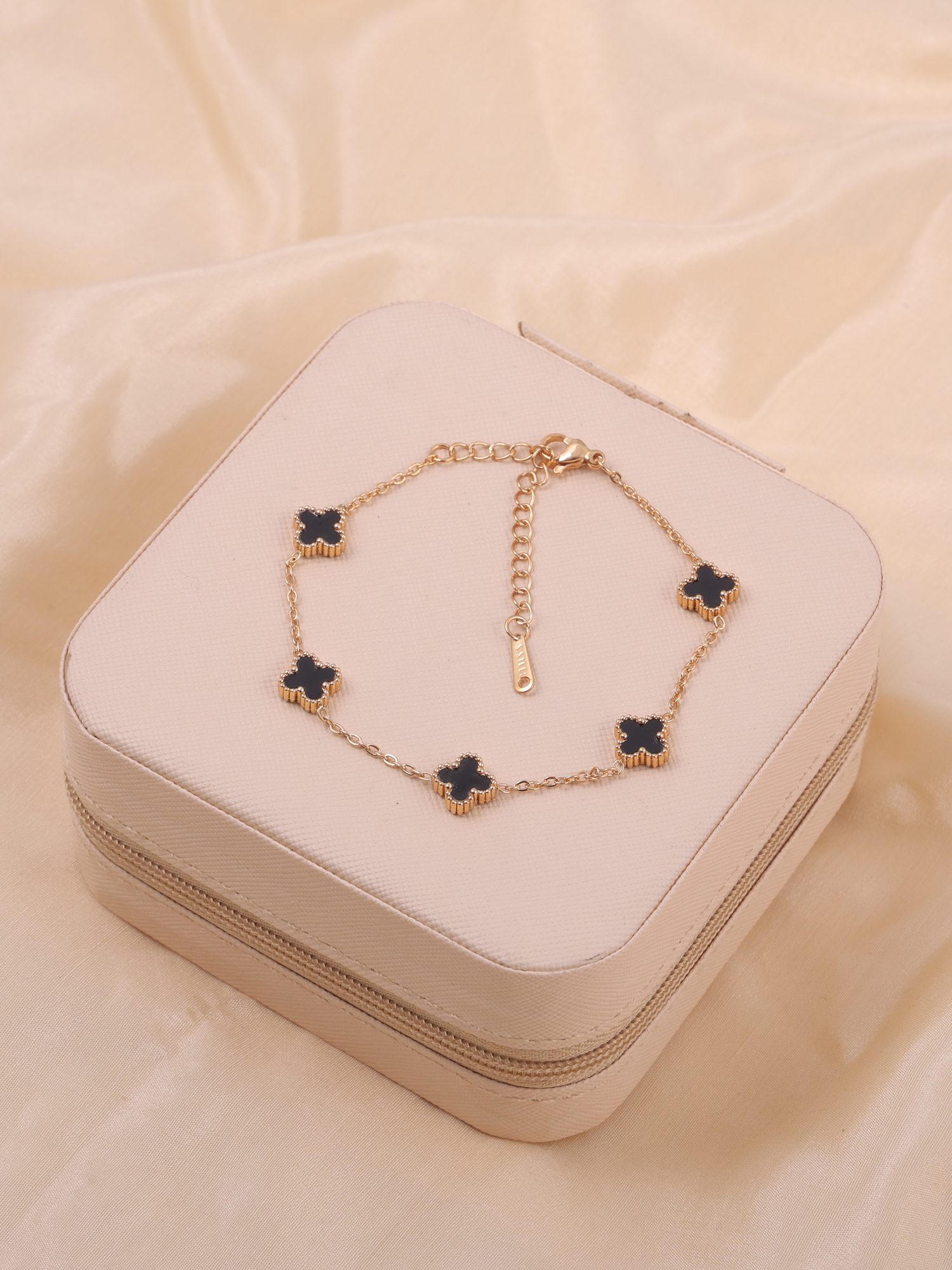 Black Clover Grace Anti-tarnish Bracelet