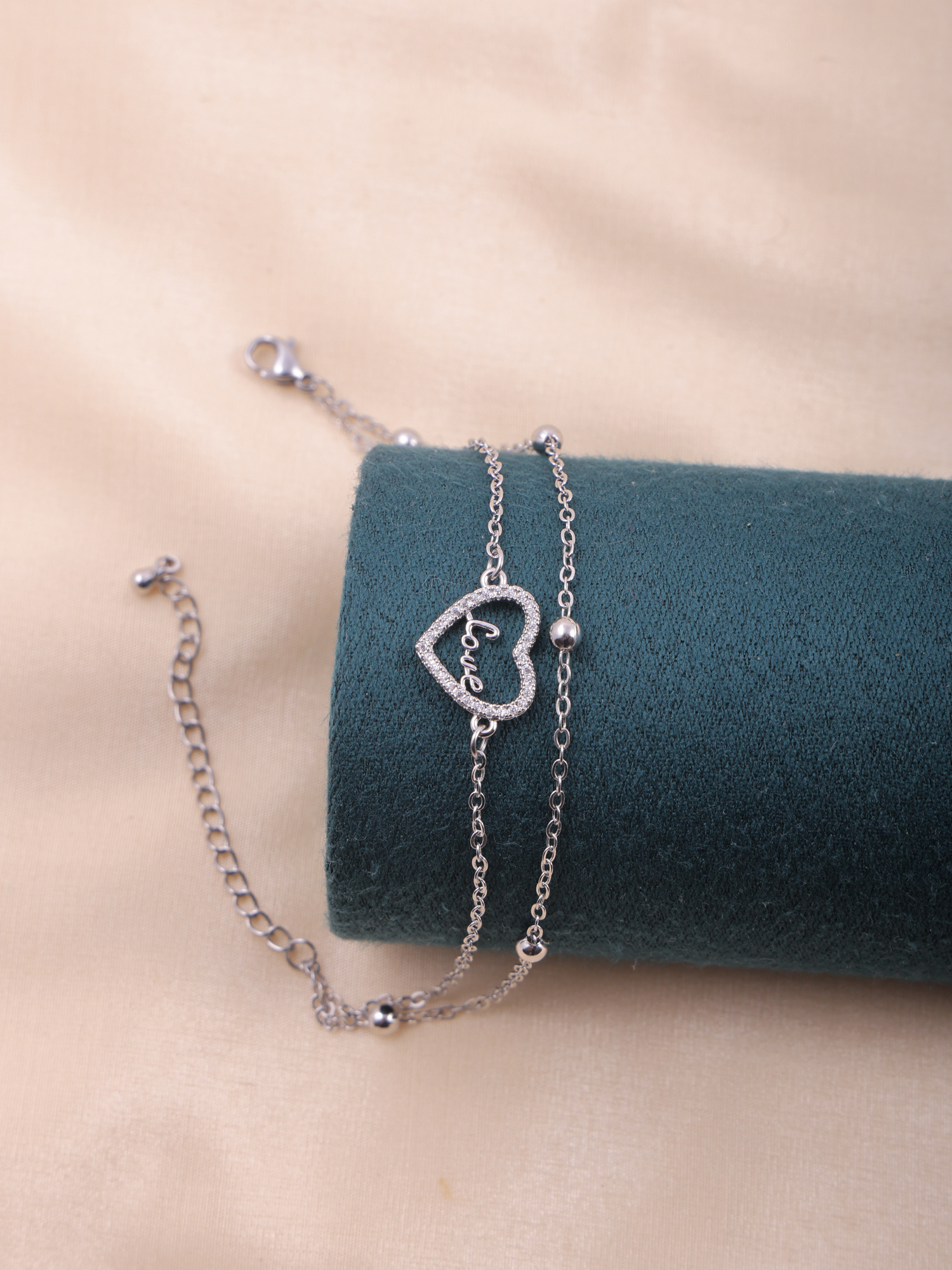 Elegant Love Heart Anti-Tarnish Bracelet with Crystal Detailing