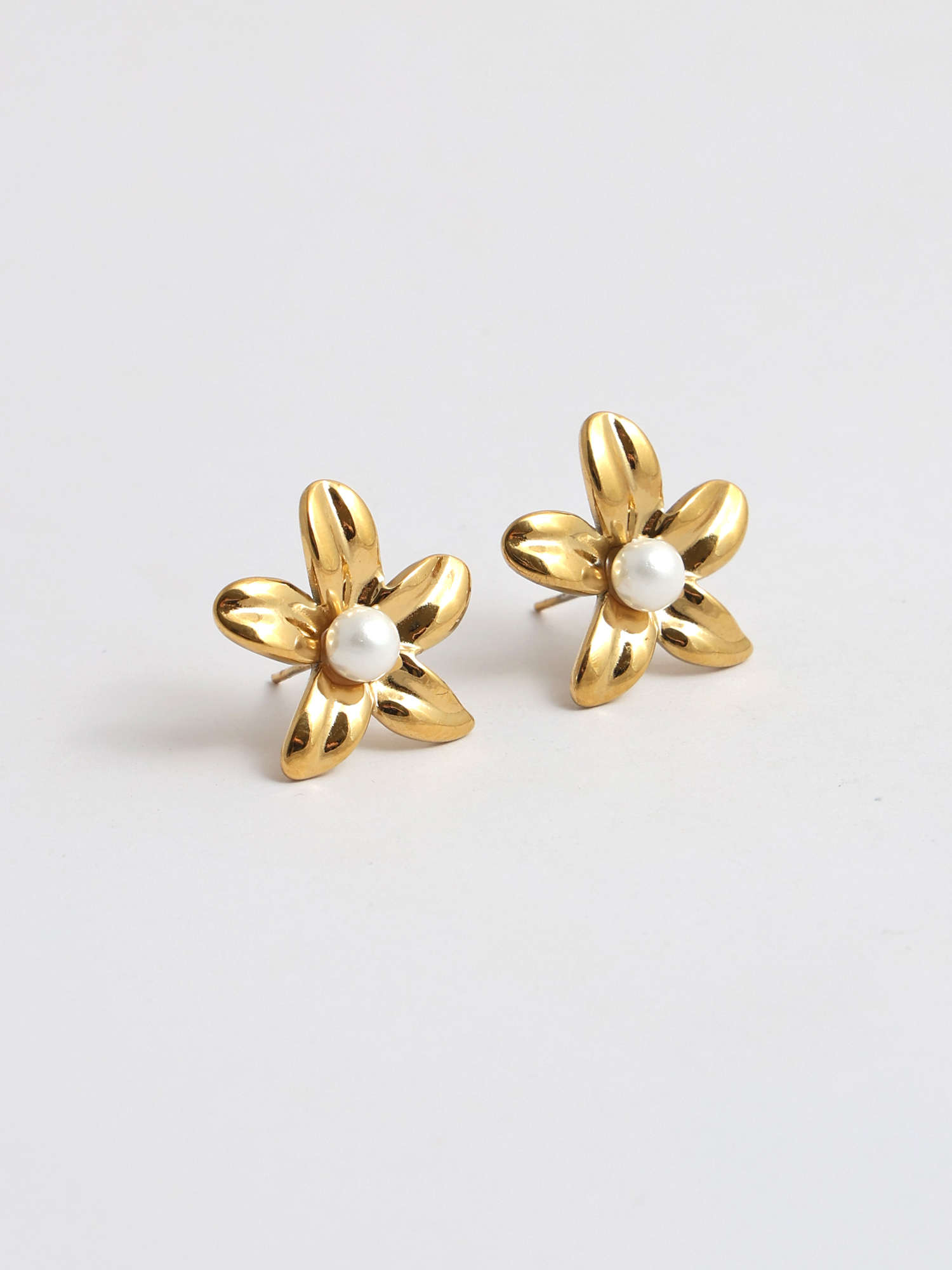 Pearl Blossom Anti-Tarnish Earrings