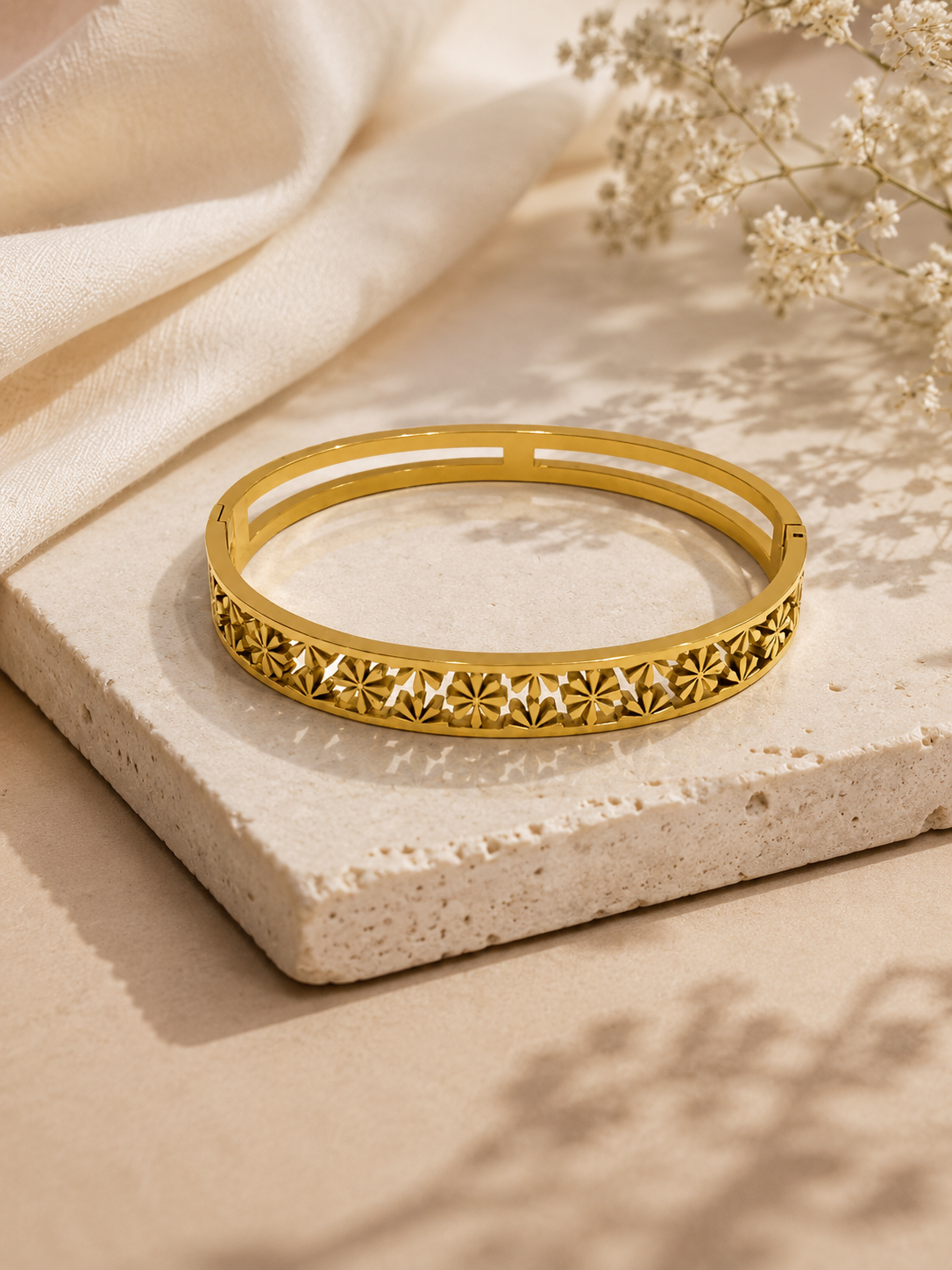Rivaaya Floral Aura Anti-Tarnish Gold Bracelate