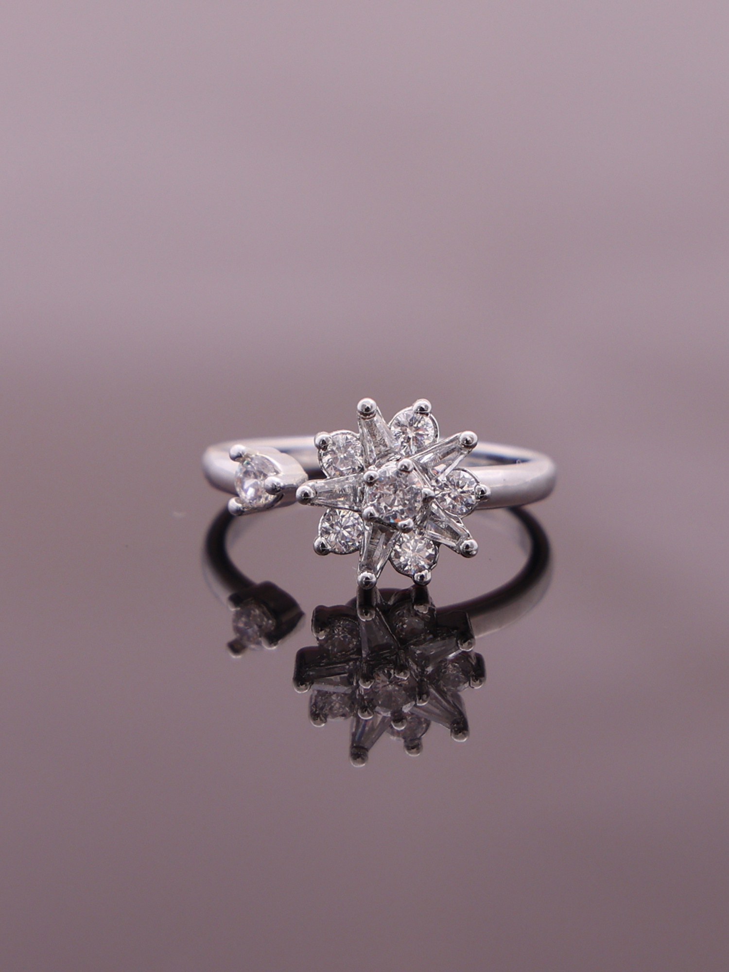 Anti-Tarnish Rotating Royal Starburst Crystal Spinner Ring