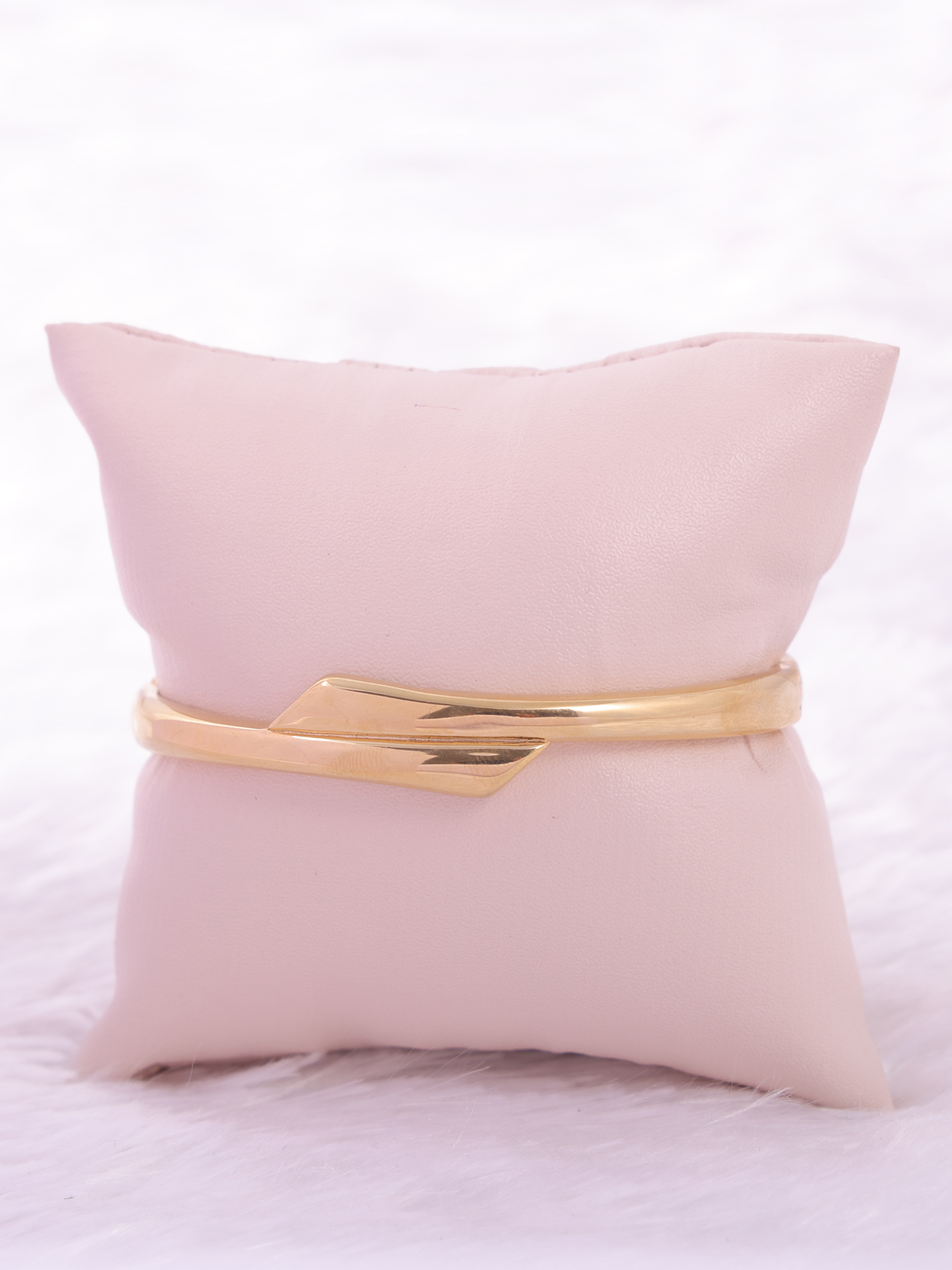 Gold Minimal Curve Anti-Tarnish Bracelet